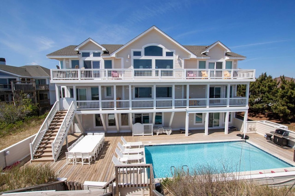 exterior of beach house in outer banks